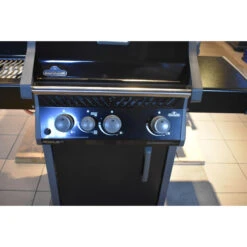 Napoleon Barbecue Gaz Napoléon Rogue 425 SBPK 3 Brûleurs + 1 Latéral -Weber Soldes barbecue gaz napoleon rogue r425 sb 17